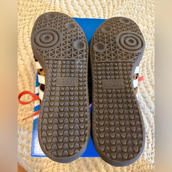 Adidas Women’s Leopard Print Sneakers with Orange Laces Size 7.5 - Picture 8 of 8